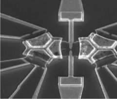 新型模拟量子计算机能解前沿难题，有助揭示宇宙最深层的秘密